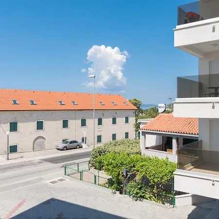 East Side Deluxe * Makarska