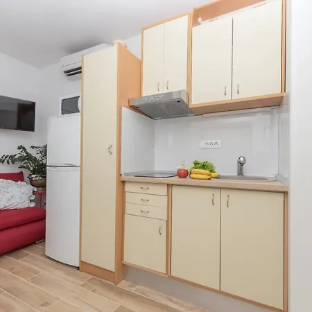 East Side Deluxe * Makarska