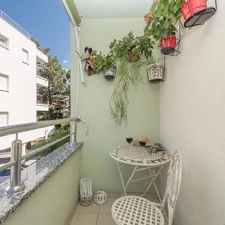 East Side Deluxe Apartament *
