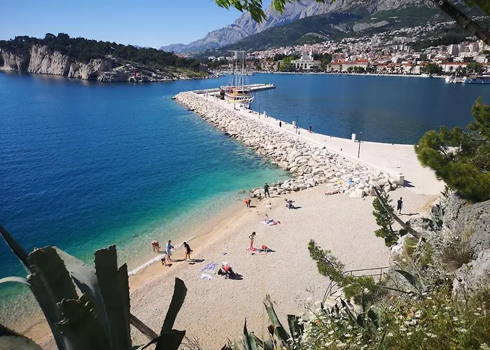 East Side Deluxe מאקרסקה