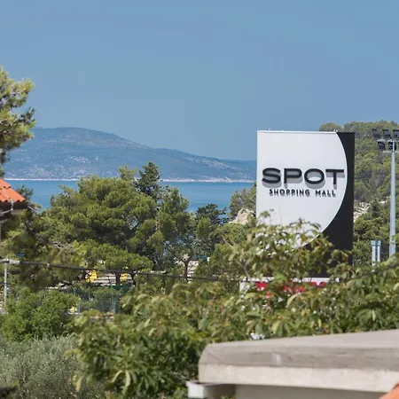 East Side Deluxe * Makarska