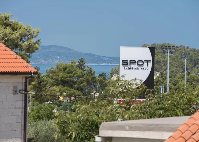 East Side Deluxe * Makarska