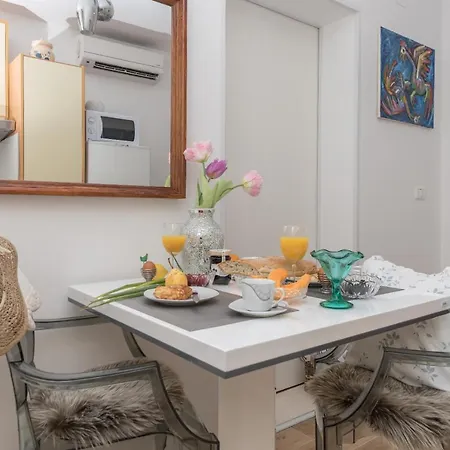 East Side Deluxe * Makarska