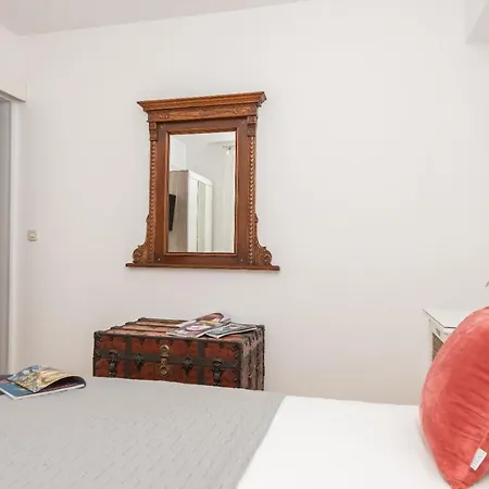 East Side Deluxe Apartman